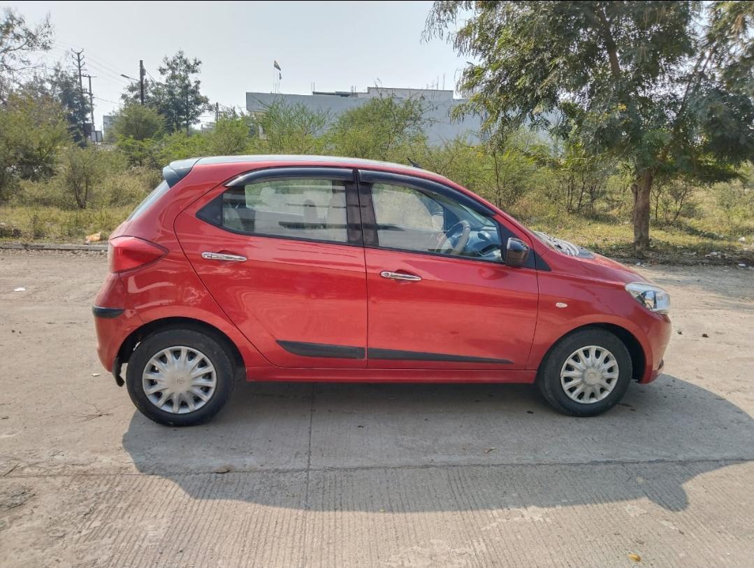 यूज़्ड 2017 टाटा टियागो, Vijay Nagar, Indore 1 यूज़्ड 2017 टाटा टियागो, Vijay Nagar, Indore 1