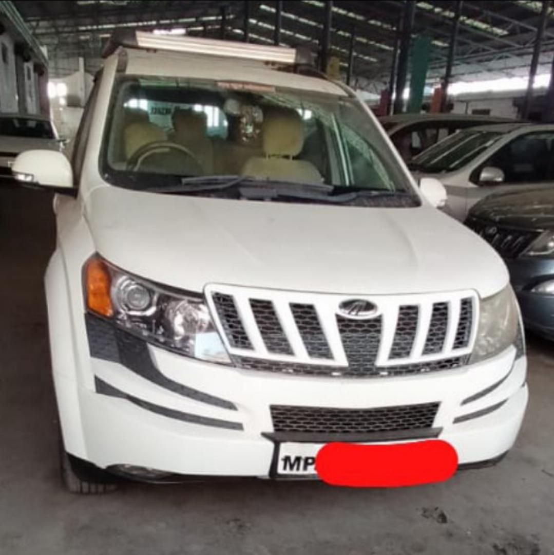 2015 महिंद्रा एक्सयूवी500 W8 FWD 2015 महिंद्रा एक्सयूवी500 W8 FWD