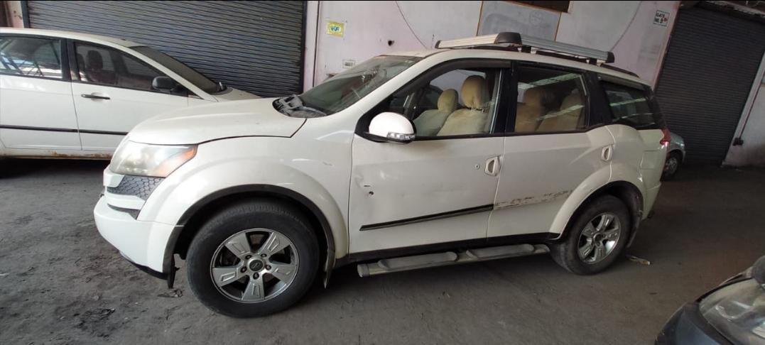 यूज़्ड 2015 महिंद्रा एक्सयूवी500, Indore 1 यूज़्ड 2015 महिंद्रा एक्सयूवी500, Indore 1