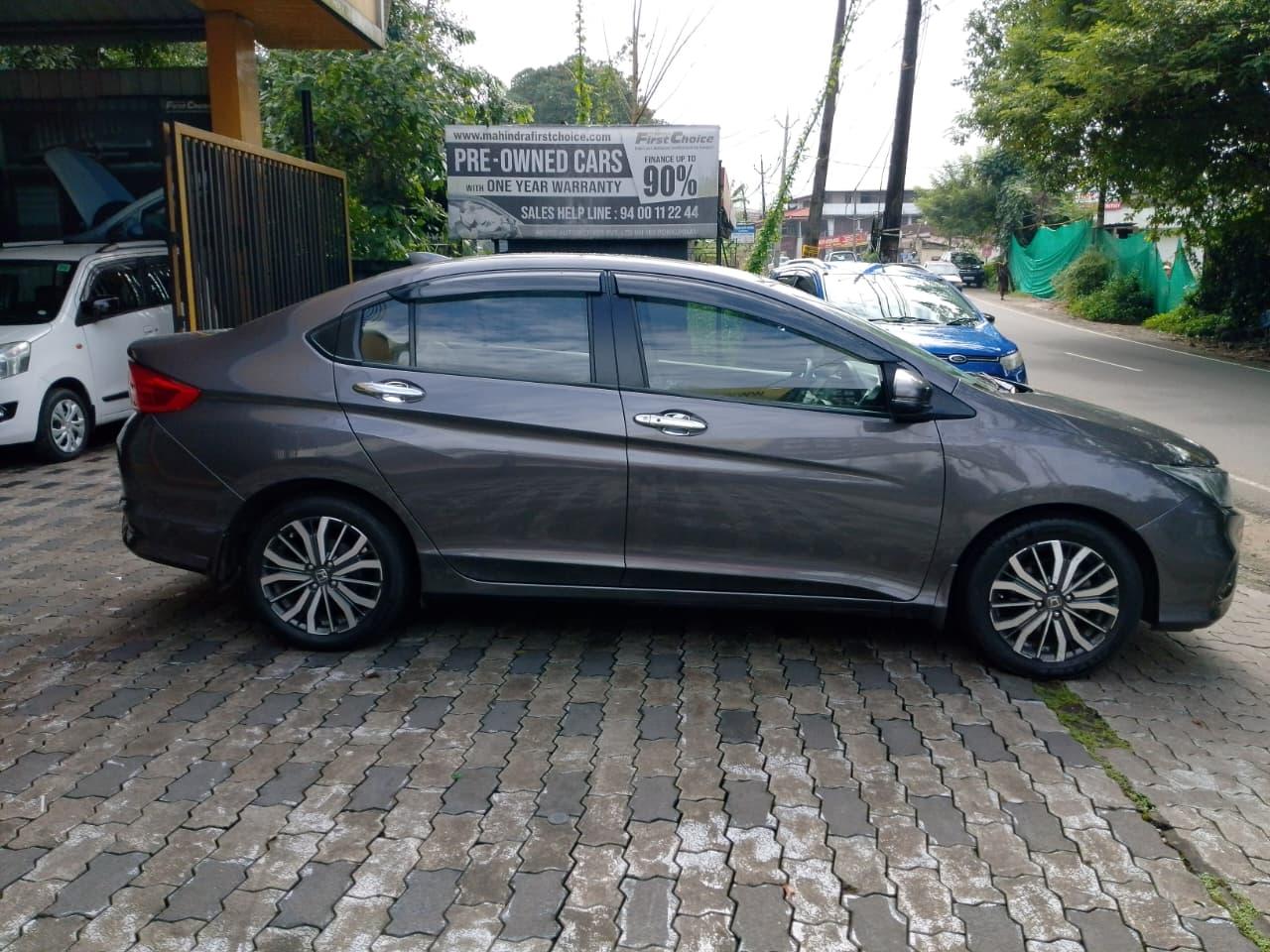 यूज़्ड 2017 होंडा सिटी ज़ेडएक्स, Ponkunnam Court, Kottayam 4 यूज़्ड 2017 होंडा सिटी ज़ेडएक्स, Ponkunnam Court, Kottayam 4