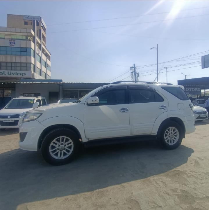 2013 टोयोटा फॉर्च्यूनर 2.5 4x2 TRD Sportivo MT 2013 टोयोटा फॉर्च्यूनर 2.5 4x2 TRD Sportivo MT