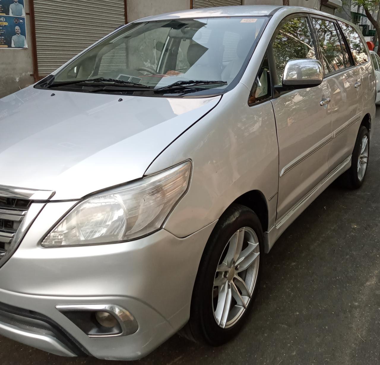 2012 टोयोटा इनोवा Euro IV 2.5 VX 8 Seater 2012 टोयोटा इनोवा Euro IV 2.5 VX 8 Seater