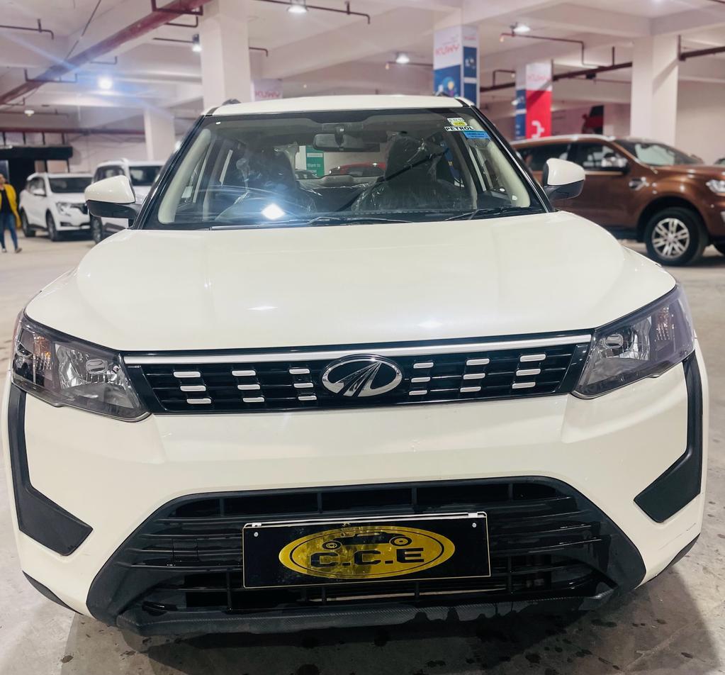 2022 महिंद्रा एक्सयूवी300 W6 Petrol 2022 महिंद्रा एक्सयूवी300 W6 Petrol