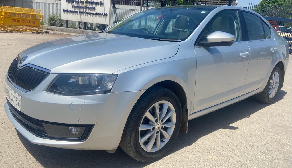 2016 स्कोडा ऑक्टाविया 1.8 Elegance TSI AT 2016 स्कोडा ऑक्टाविया 1.8 Elegance TSI AT