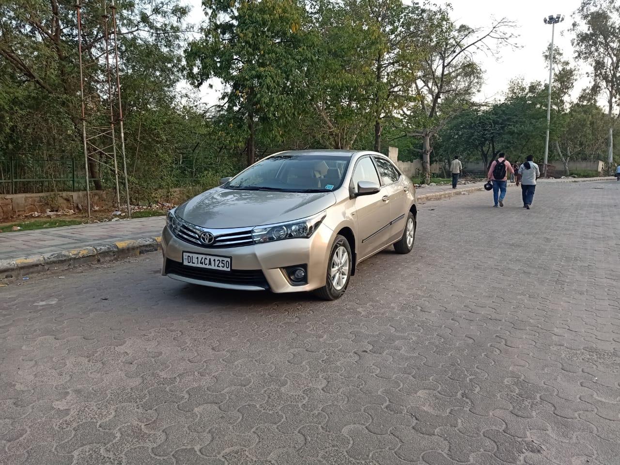 2014 टोयोटा कोरोला ऑल्टिस 1.8 G CVT 2014 टोयोटा कोरोला ऑल्टिस 1.8 G CVT