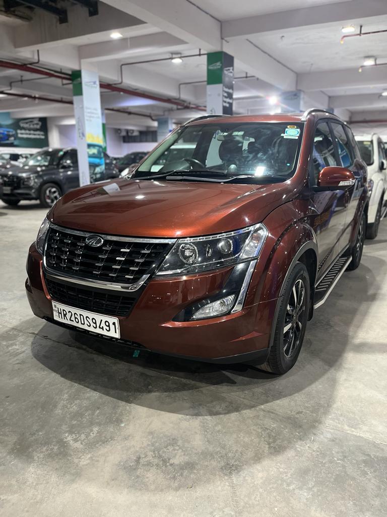 2018 महिंद्रा एक्सयूवी500 W11 AT 2018 महिंद्रा एक्सयूवी500 W11 AT