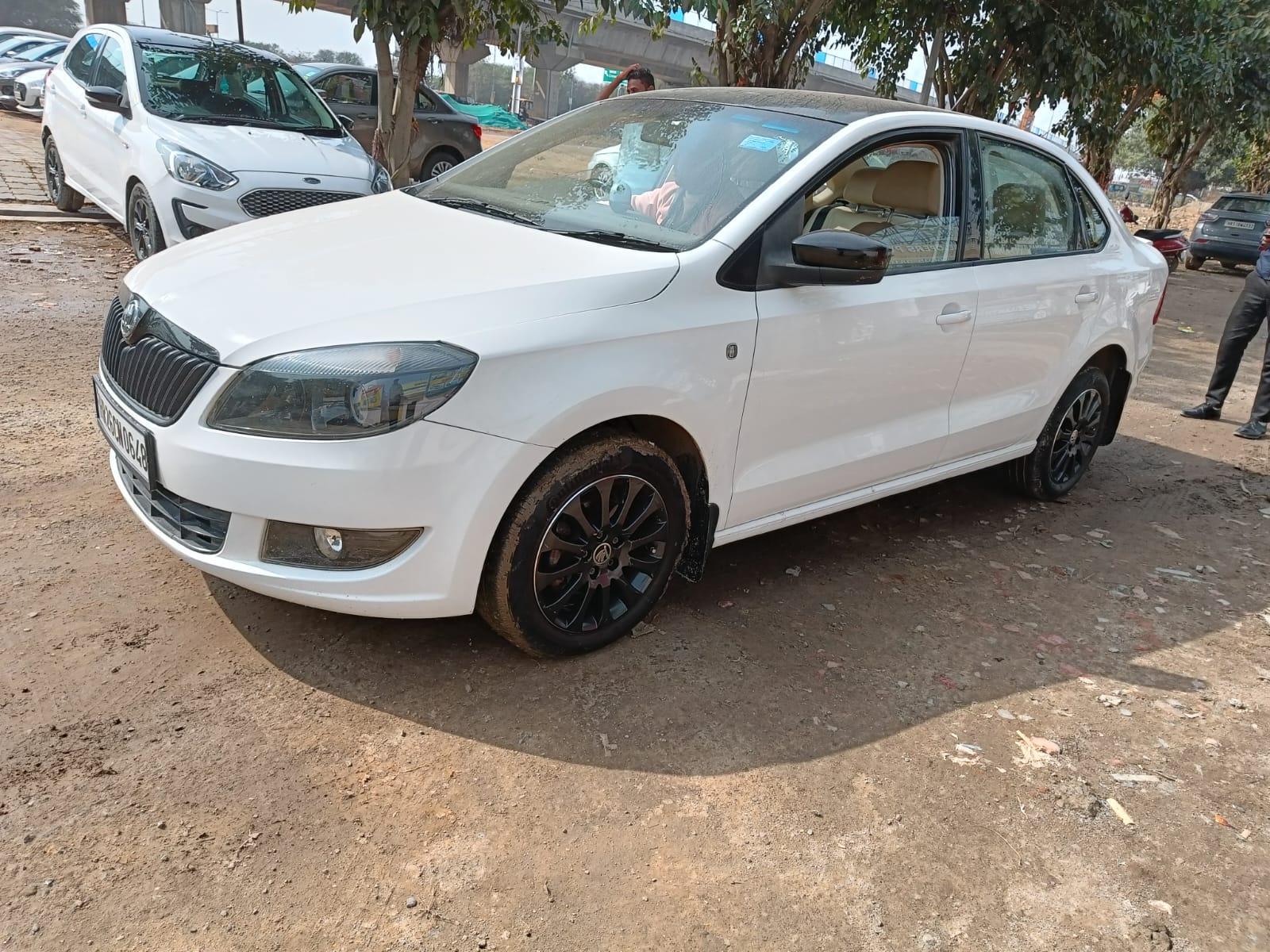 2015 स्कोडा रैपिड 1.6 MPI Elegance Plus AT 2015 स्कोडा रैपिड 1.6 MPI Elegance Plus AT