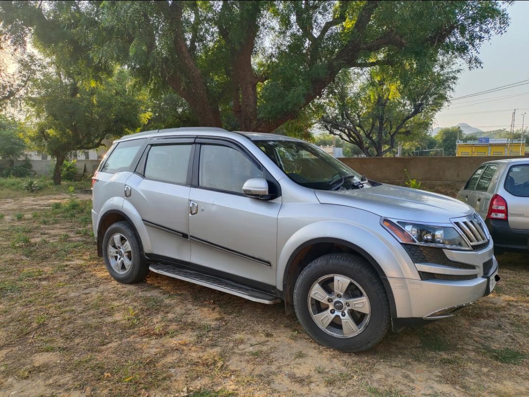 2015 महिंद्रा एक्सयूवी500 W8 FWD 2015 महिंद्रा एक्सयूवी500 W8 FWD