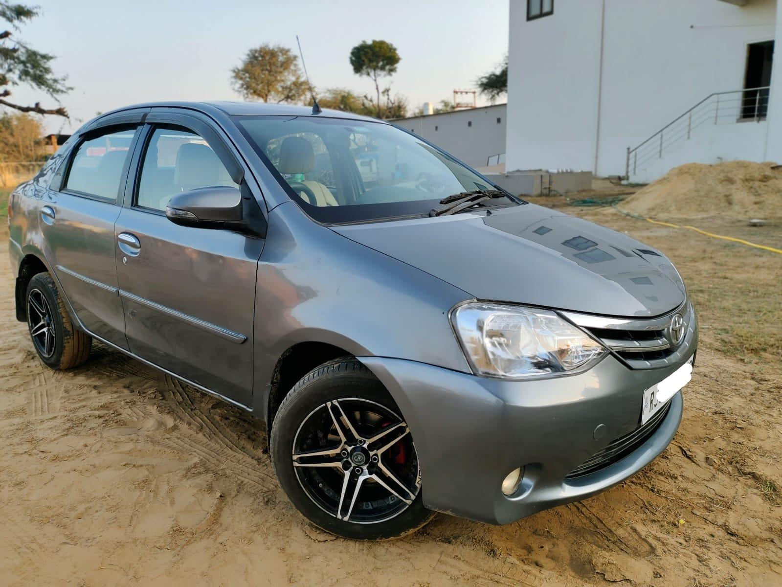 2013 टोयोटा इटिऑस VD 2013 टोयोटा इटिऑस VD