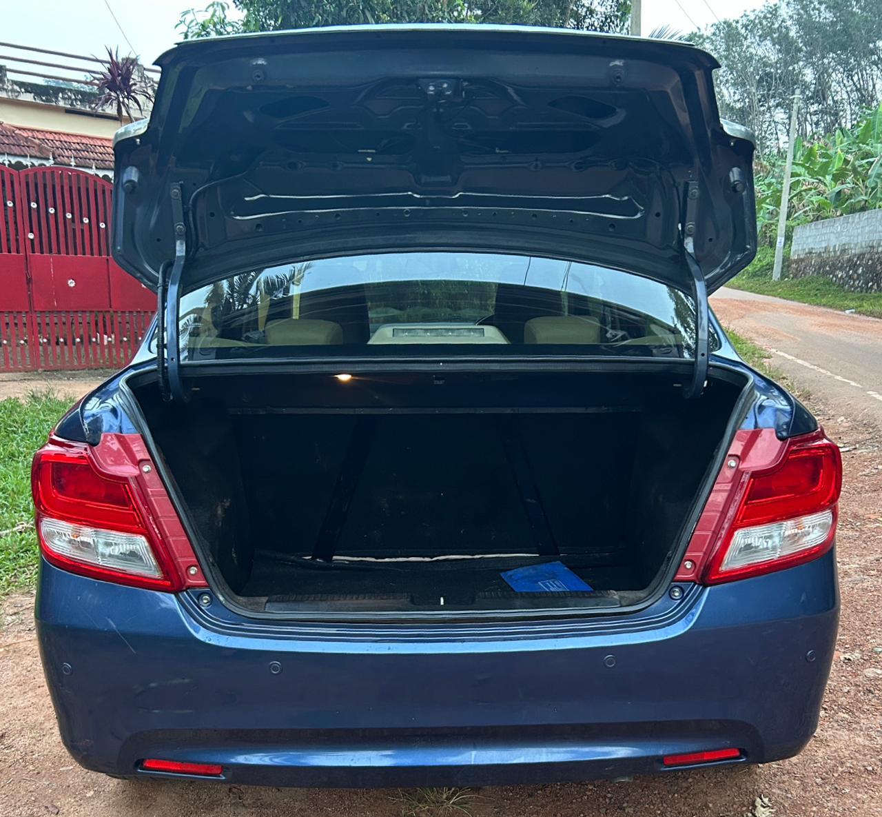 यूज़्ड 2017 मारुति सुजुकी डिजायर, Karikkom, Kollam 9 यूज़्ड 2017 मारुति सुजुकी डिजायर, Karikkom, Kollam 9