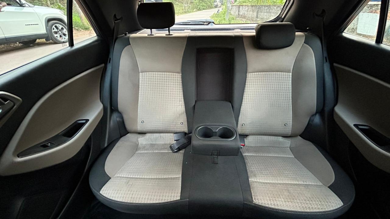 यूज़्ड 2018 ह्युंडई ईलाइट आई20, Karikkom, Kollam 14 यूज़्ड 2018 ह्युंडई ईलाइट आई20, Karikkom, Kollam 14