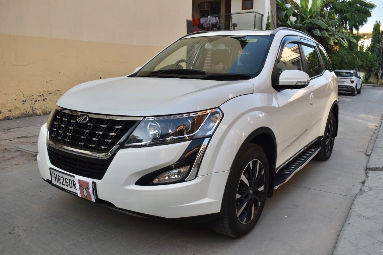 2018 महिंद्रा एक्सयूवी500 W11 AT 2018 महिंद्रा एक्सयूवी500 W11 AT