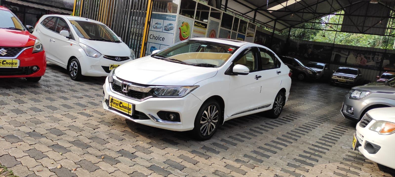 2018 होंडा सिटी ZX MT Diesel Anniversary Edition 2018 होंडा सिटी ZX MT Diesel Anniversary Edition