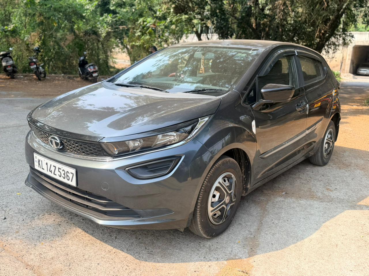 2020 टाटा अलट्रोज़ XE Petrol 2020 टाटा अलट्रोज़ XE Petrol