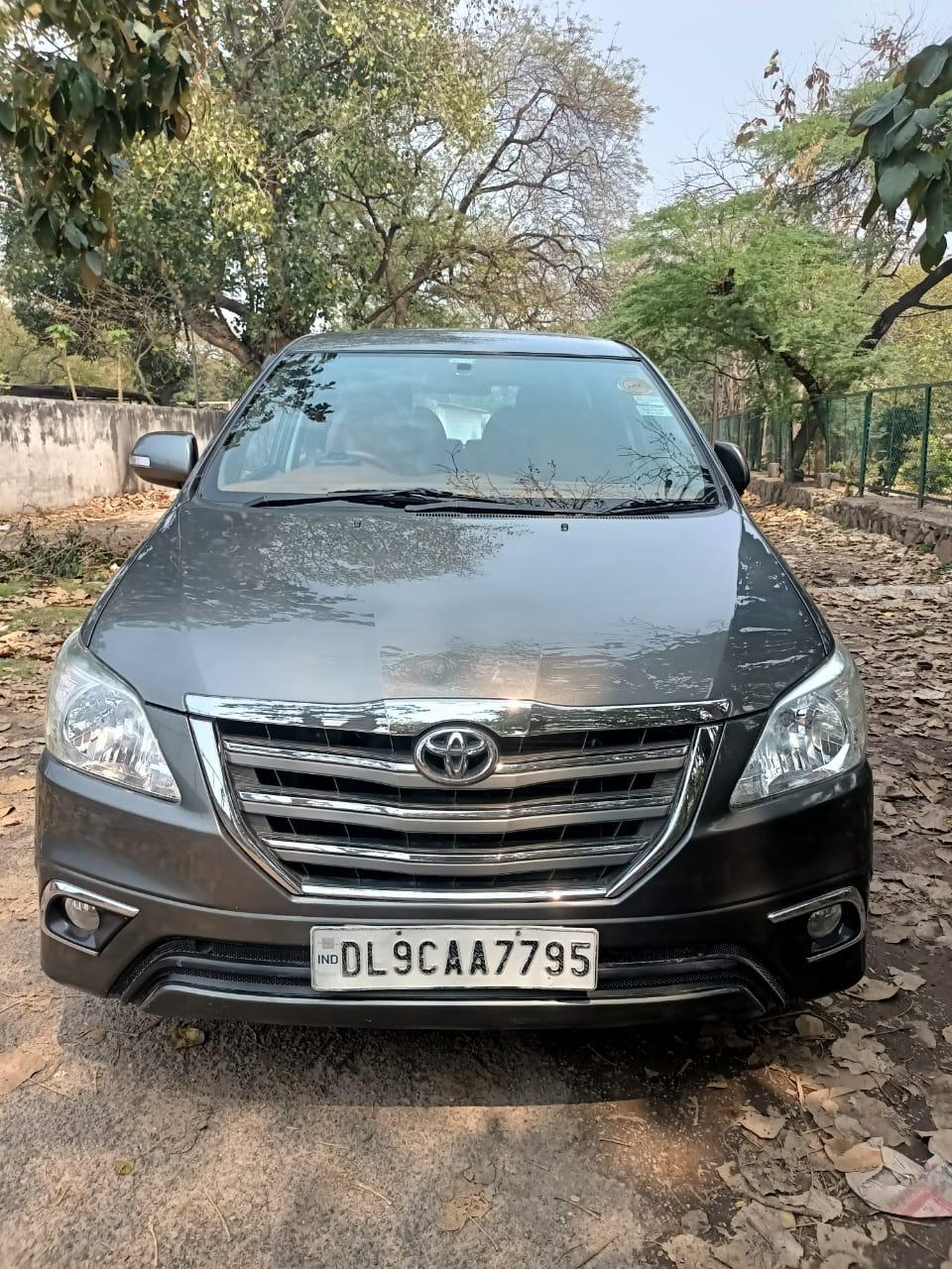 2014 टोयोटा इनोवा 2.5 V 2014 टोयोटा इनोवा 2.5 V