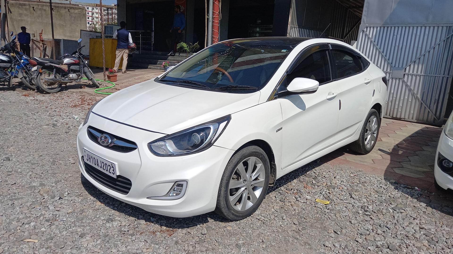 2013 ह्युंडई फ्लयूडिक वरना 1.6 CRDI 2013 ह्युंडई फ्लयूडिक वरना 1.6 CRDI