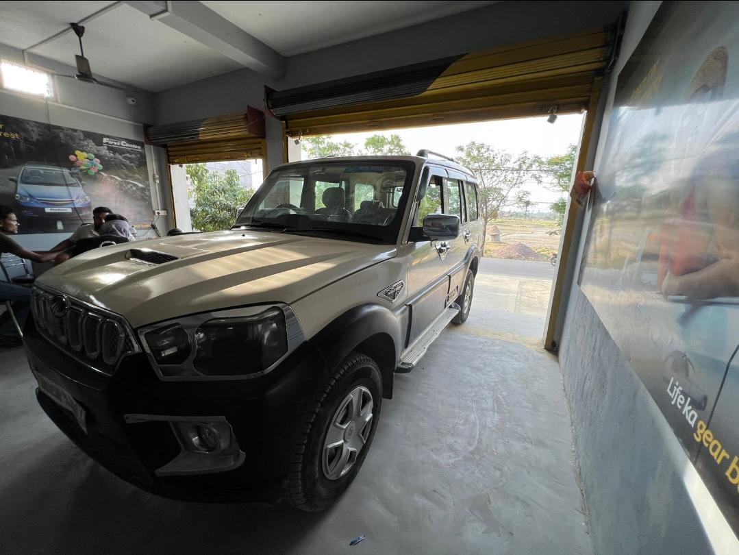 2018 महिंद्रा स्कॉर्पियो S3 2WD BS IV 2018 महिंद्रा स्कॉर्पियो S3 2WD BS IV