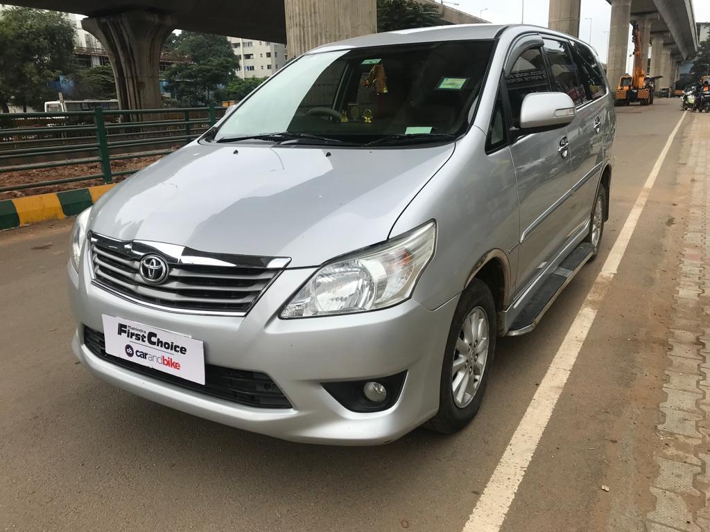 2012 टोयोटा इनोवा 2.5 V 2012 टोयोटा इनोवा 2.5 V