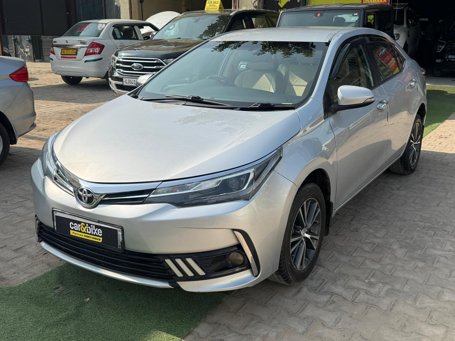 2015 टोयोटा कोरोला ऑल्टिस 1.8 VL AT 2015 टोयोटा कोरोला ऑल्टिस 1.8 VL AT