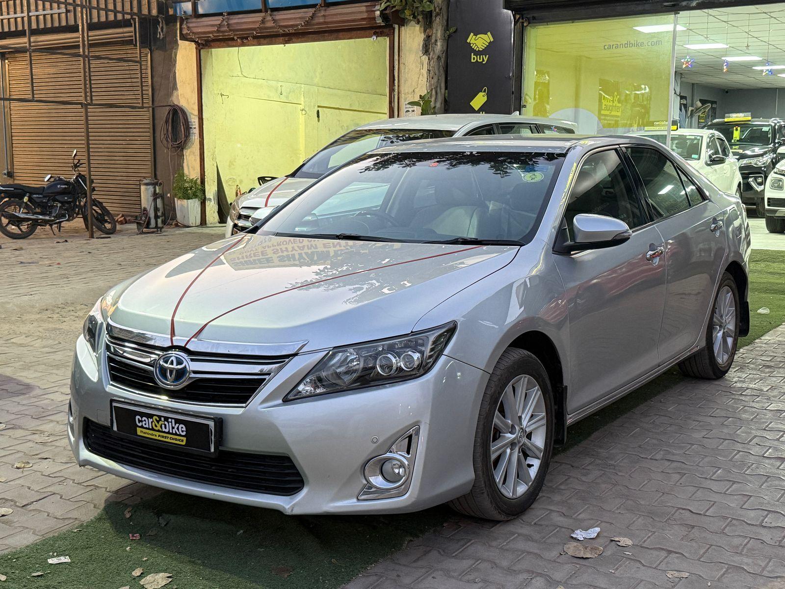 2014 टोयोटा कैमरी Hybrid BS IV 2014 टोयोटा कैमरी Hybrid BS IV