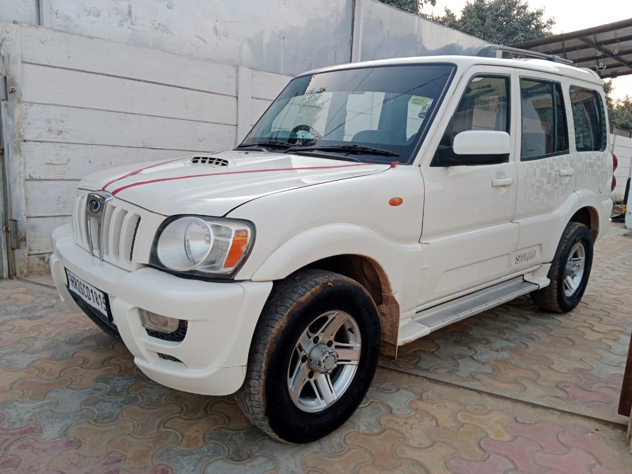 2013 महिंद्रा स्कॉर्पियो VLS 2013 महिंद्रा स्कॉर्पियो VLS