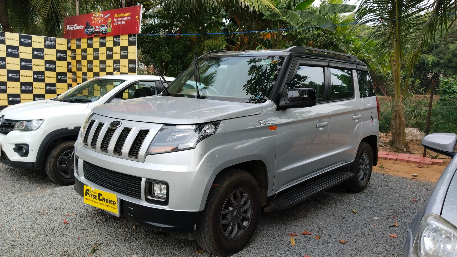 2018 महिंद्रा टीयूवी300 T10 100HP 2018 महिंद्रा टीयूवी300 T10 100HP
