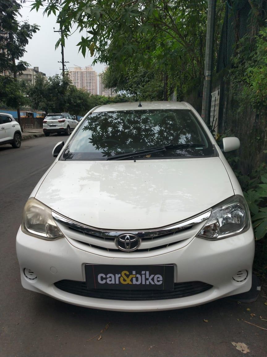 2011 टोयोटा इटिऑस G 2011 टोयोटा इटिऑस G