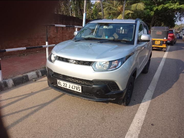 2016 महिंद्रा केयूवी 100 K4 Petrol 6 Seater (2016-2017) 2016 महिंद्रा केयूवी 100 K4 Petrol 6 Seater (2016-2017)