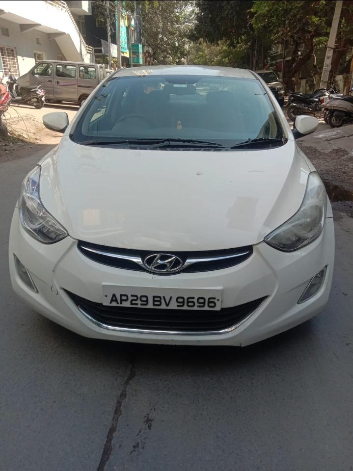 2013 ह्युंडई इलैंट्रा 1.6 CRDi SX 2013 ह्युंडई इलैंट्रा 1.6 CRDi SX