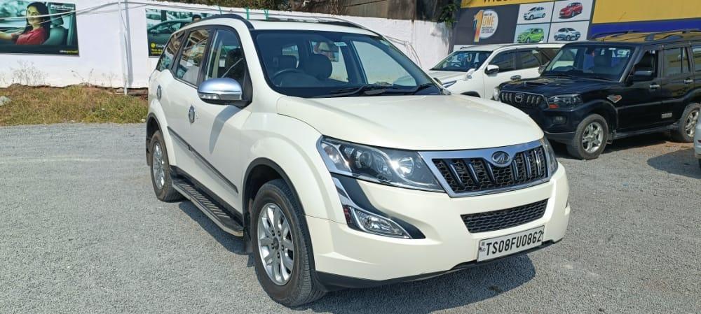 2017 महिंद्रा एक्सयूवी500 W10 FWD 2017 महिंद्रा एक्सयूवी500 W10 FWD