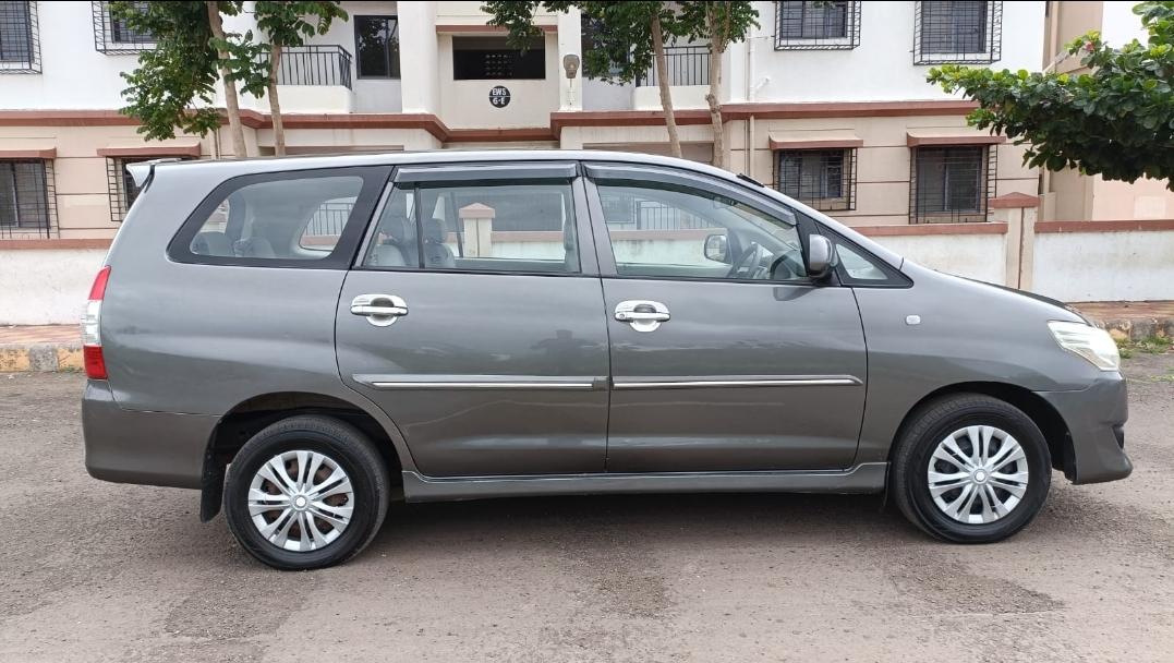 2013 टोयोटा इनोवा Euro IV 2.5 G 8 Seater 2013 टोयोटा इनोवा Euro IV 2.5 G 8 Seater