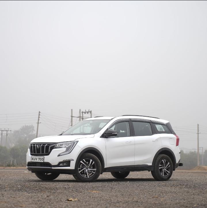 2022 महिंद्रा एक्सयूवी700 AX5 AT Diesel 5 STR 2022 महिंद्रा एक्सयूवी700 AX5 AT Diesel 5 STR