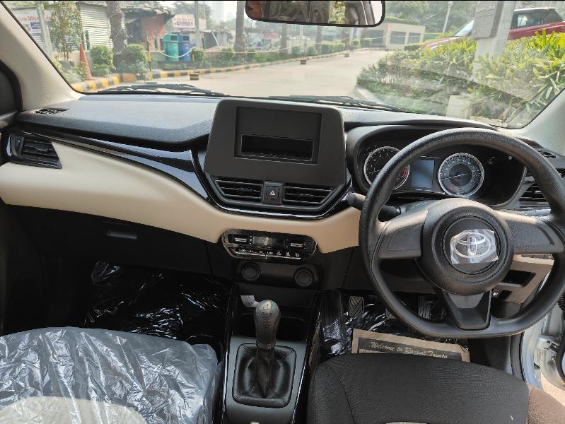 यूज़्ड 2025 टोयोटा गलांज़ा, Spaze Business Park, Gurgaon 8 यूज़्ड 2025 टोयोटा गलांज़ा, Spaze Business Park, Gurgaon 8