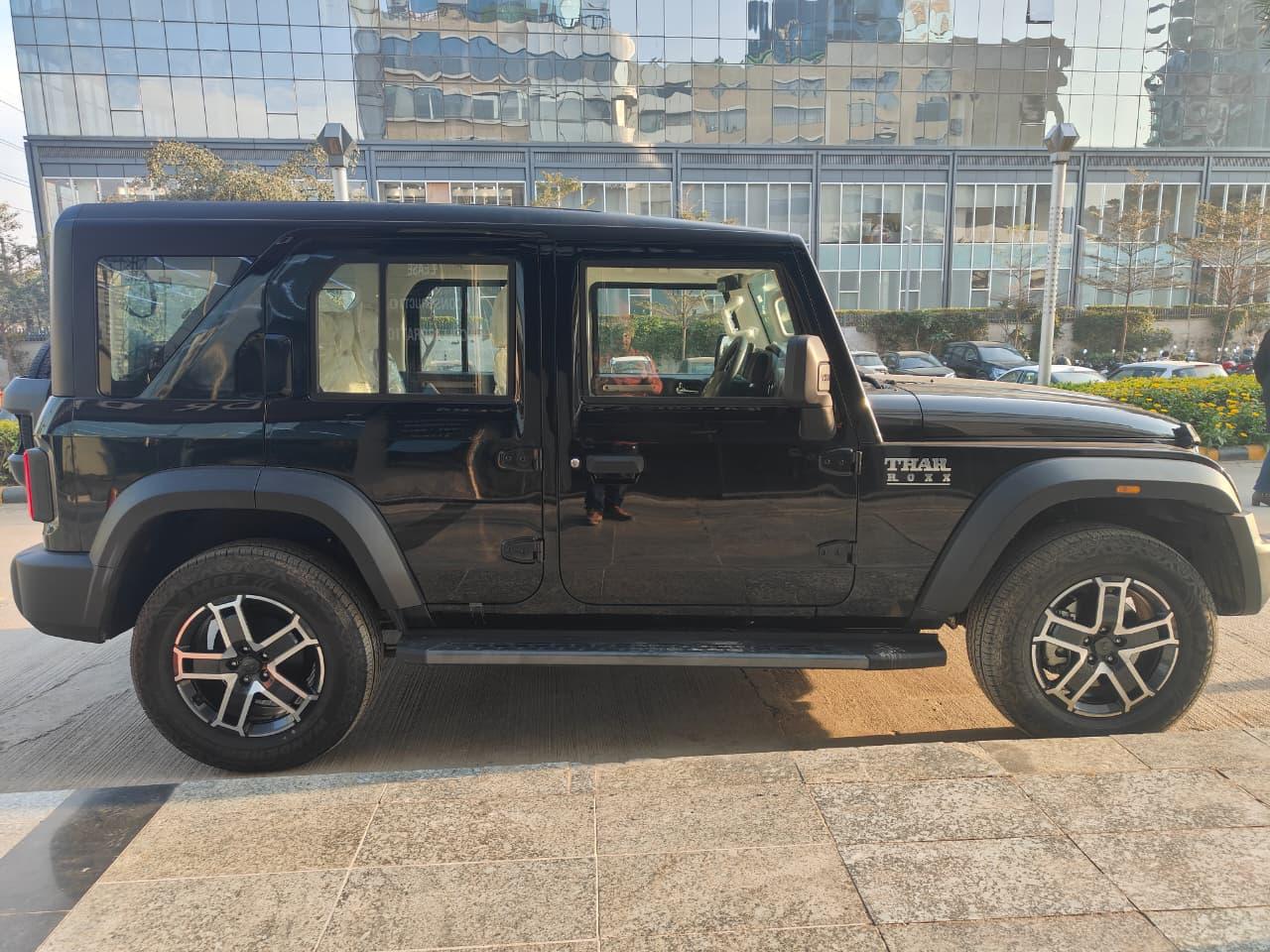 यूज़्ड 2024 महिंद्रा थार रॉक्स, Spaze Business Park, Gurgaon 4 यूज़्ड 2024 महिंद्रा थार रॉक्स, Spaze Business Park, Gurgaon 4