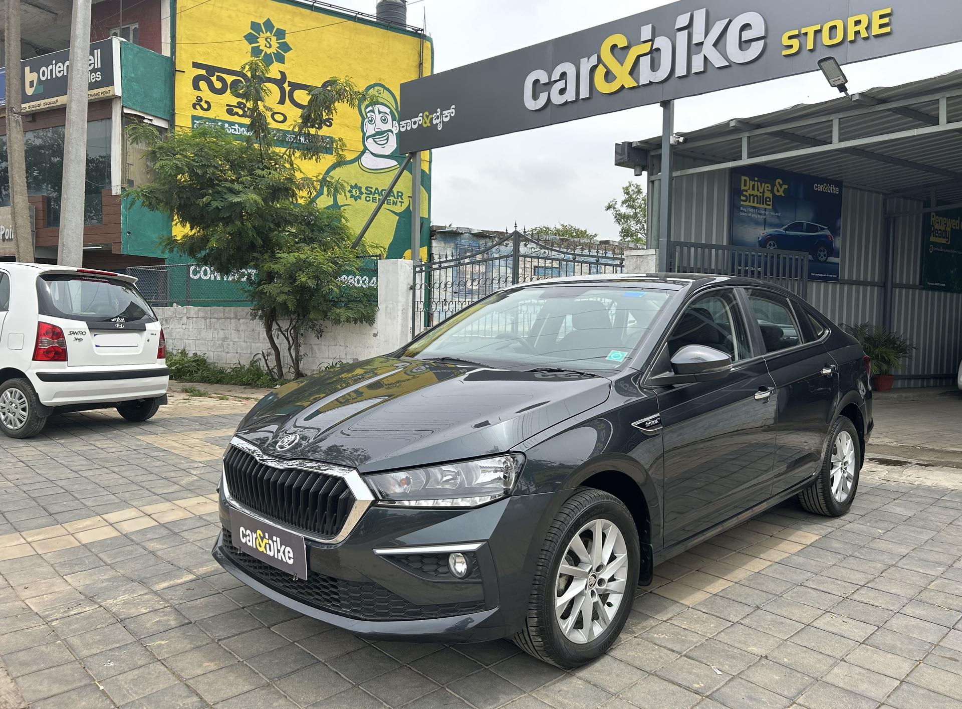 2022 स्कोडा स्लेविया Ambition 1.0 TSI AT 2022 स्कोडा स्लेविया Ambition 1.0 TSI AT