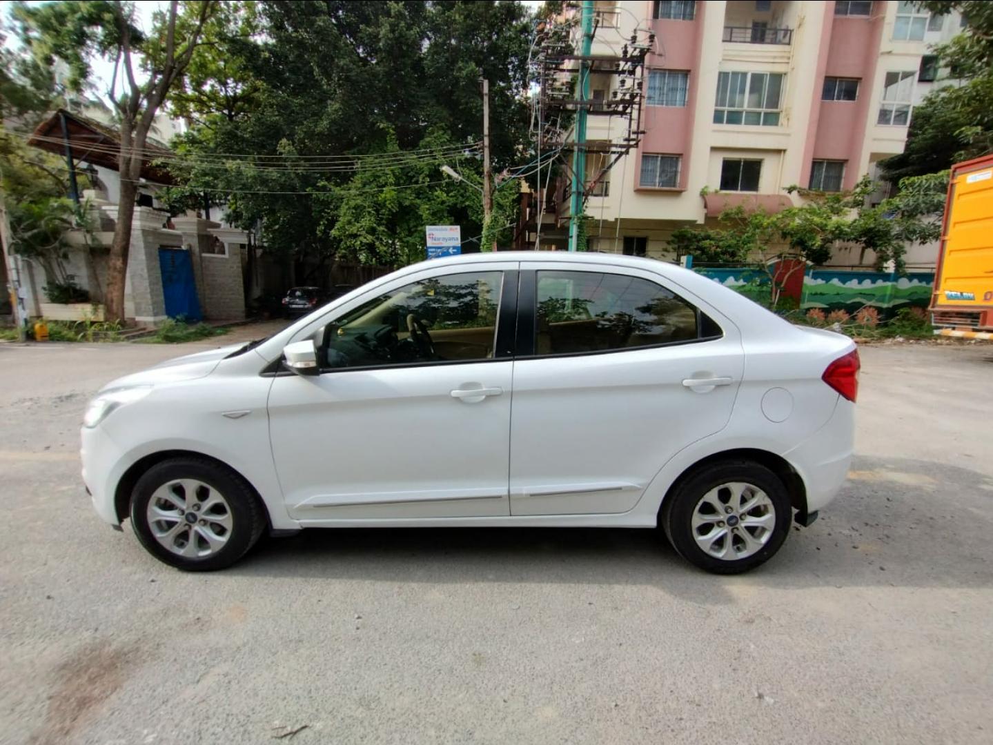 2015 फोर्ड फीगो एस्पायर 1.5D Titanium Plus MT BS IV 2015 फोर्ड फीगो एस्पायर 1.5D Titanium Plus MT BS IV