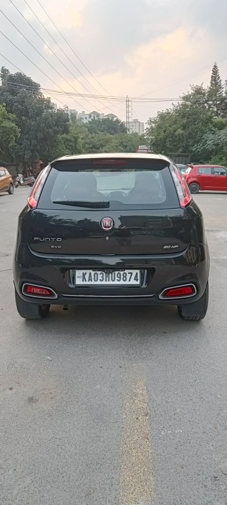 यूज़्ड 2014 फिएट पुंटो इवो, HSR Layout, Bangalore 3 यूज़्ड 2014 फिएट पुंटो इवो, HSR Layout, Bangalore 3