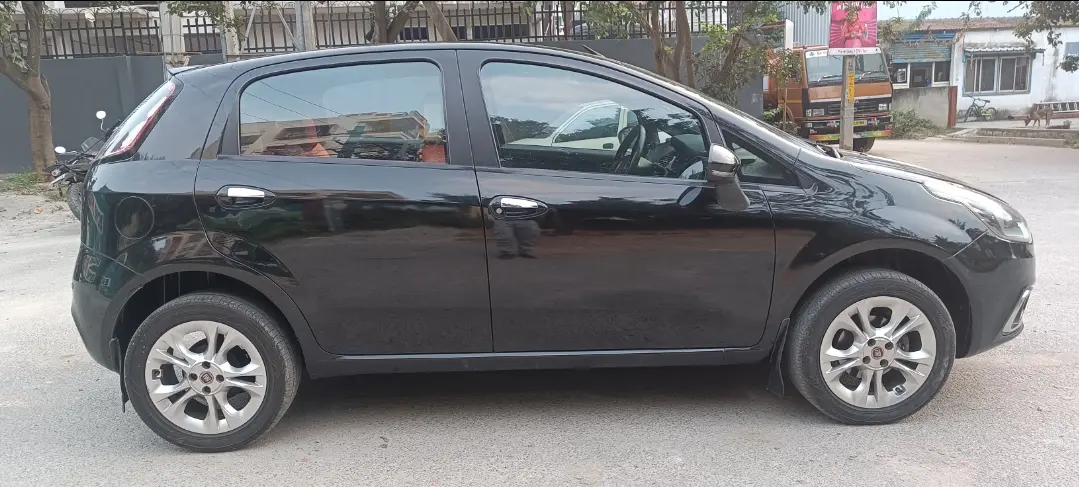 यूज़्ड 2014 फिएट पुंटो इवो, HSR Layout, Bangalore 5 यूज़्ड 2014 फिएट पुंटो इवो, HSR Layout, Bangalore 5