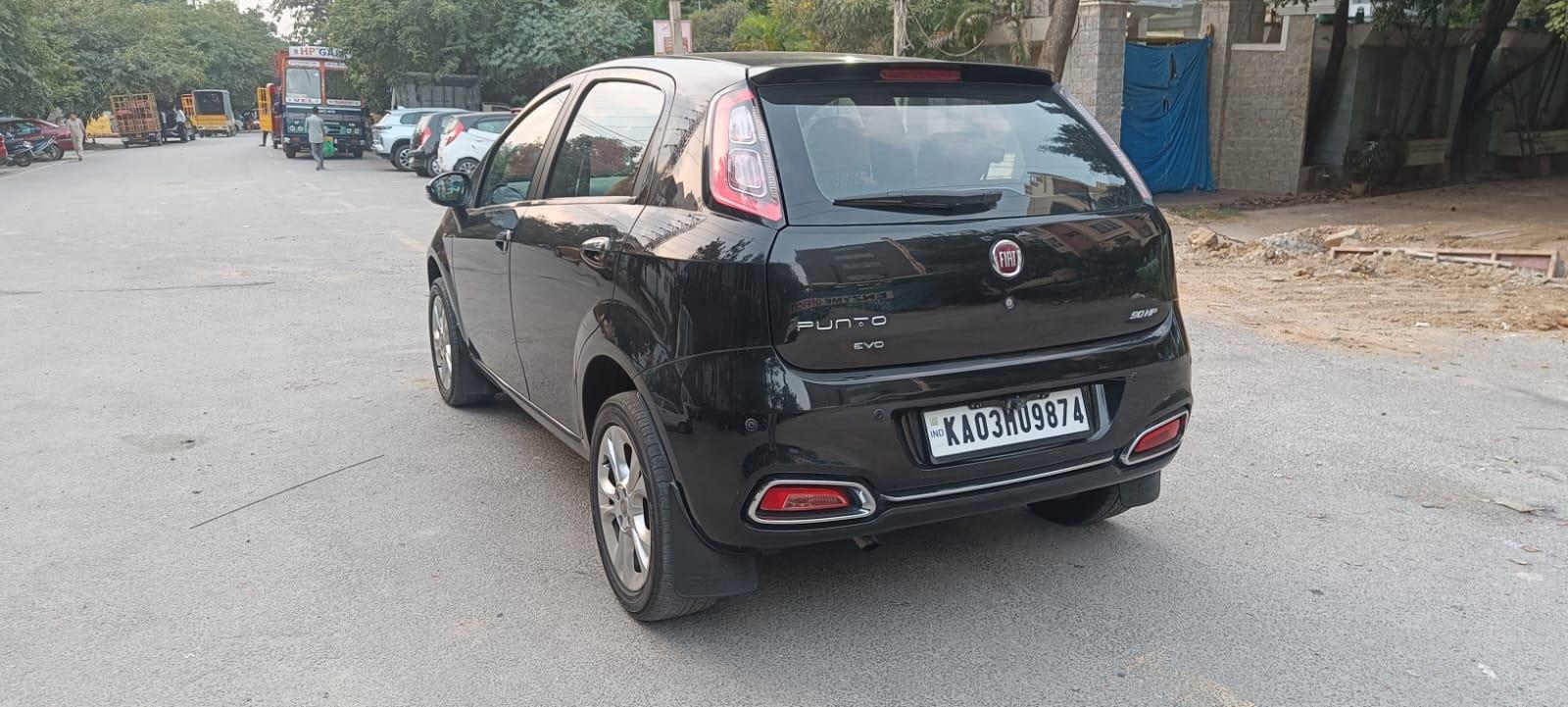 यूज़्ड 2014 फिएट ग्रैंड पुंटो, HSR Layout, Bangalore 2 यूज़्ड 2014 फिएट ग्रैंड पुंटो, HSR Layout, Bangalore 2