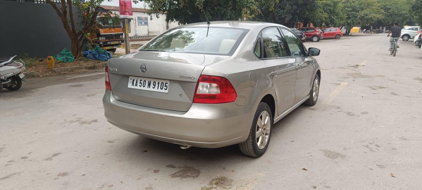 यूज़्ड 2014 स्कोडा रैपिड, HSR Layout, Bangalore 4 यूज़्ड 2014 स्कोडा रैपिड, HSR Layout, Bangalore 4