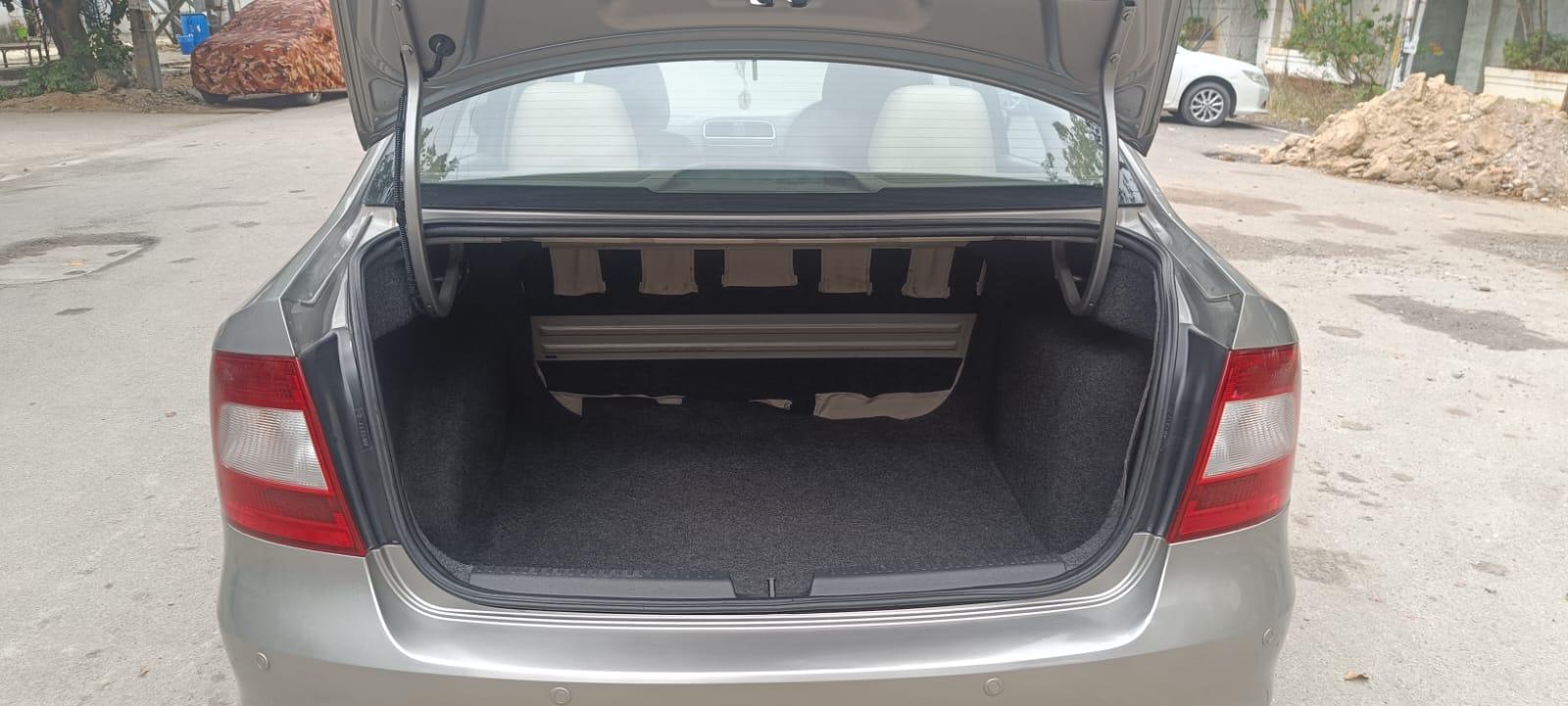 यूज़्ड 2014 स्कोडा रैपिड, HSR Layout, Bangalore 9 यूज़्ड 2014 स्कोडा रैपिड, HSR Layout, Bangalore 9