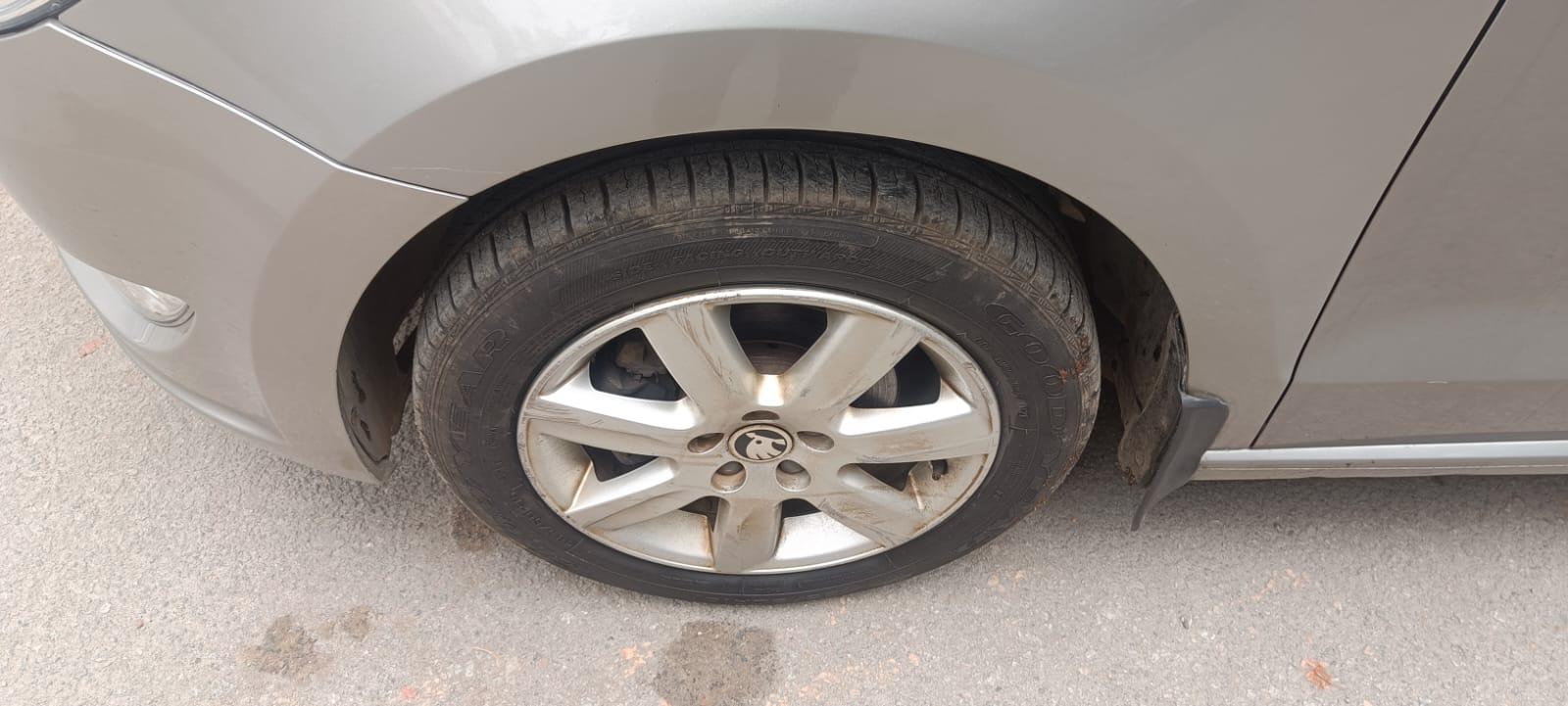 यूज़्ड 2014 स्कोडा रैपिड, HSR Layout, Bangalore 8 यूज़्ड 2014 स्कोडा रैपिड, HSR Layout, Bangalore 8