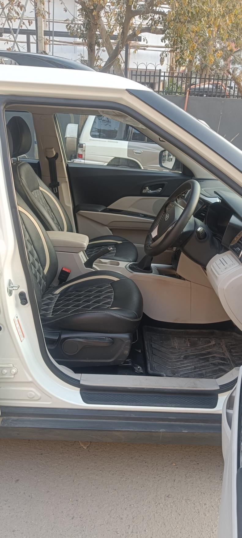 यूज़्ड 2021 महिंद्रा एक्सयूवी300, HSR Layout, Bangalore 15 यूज़्ड 2021 महिंद्रा एक्सयूवी300, HSR Layout, Bangalore 15