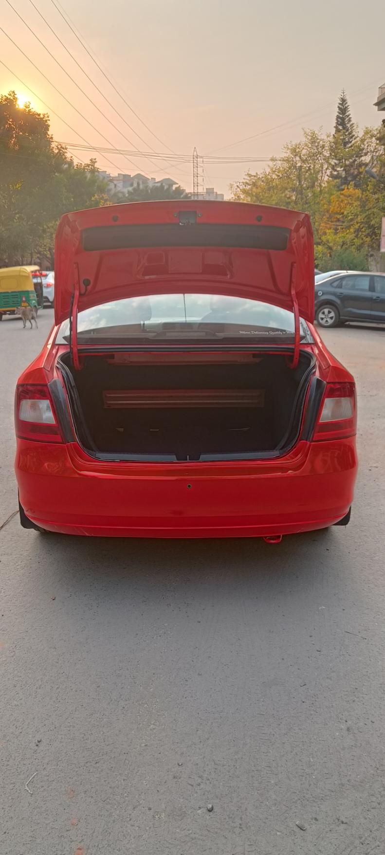 यूज़्ड 2012 स्कोडा रैपिड, HSR Layout, Bangalore 9 यूज़्ड 2012 स्कोडा रैपिड, HSR Layout, Bangalore 9