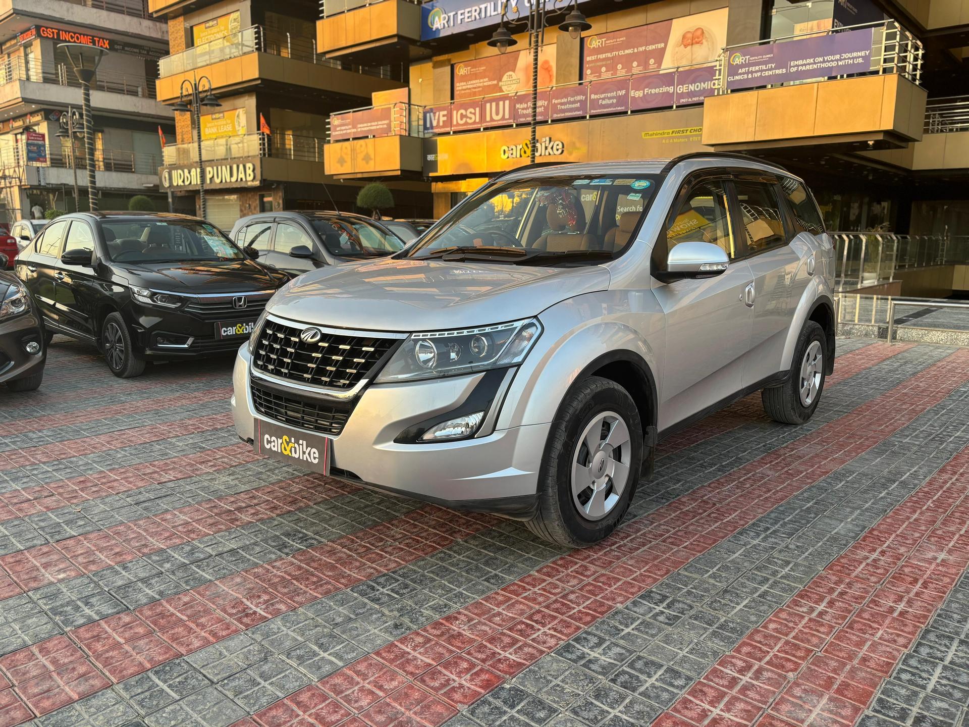 2018 महिंद्रा एक्सयूवी500 W7 BS IV 2018 महिंद्रा एक्सयूवी500 W7 BS IV
