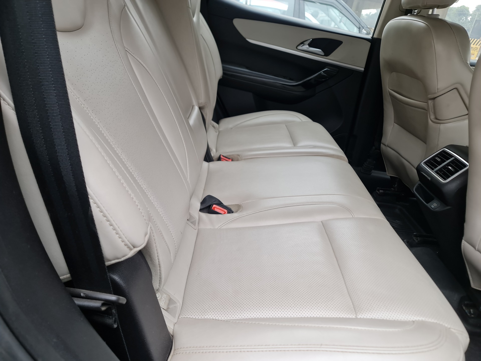 XUV700 image 17 XUV700 image 17