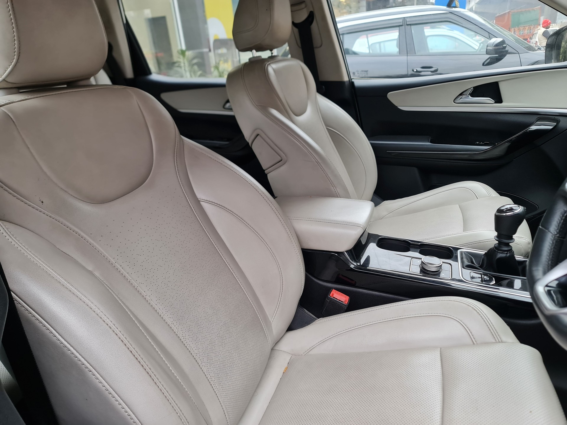 XUV700 image 14 XUV700 image 14