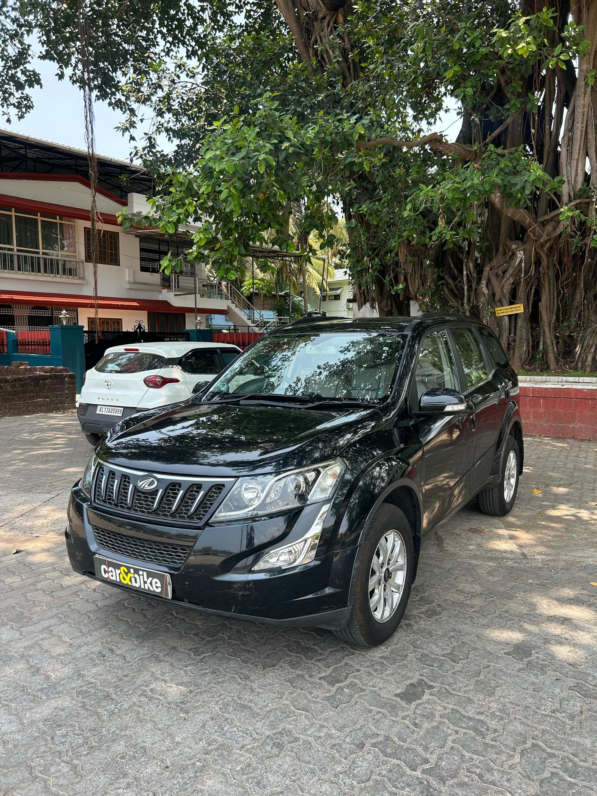 2015 महिंद्रा एक्सयूवी500 W10 FWD 2015 महिंद्रा एक्सयूवी500 W10 FWD