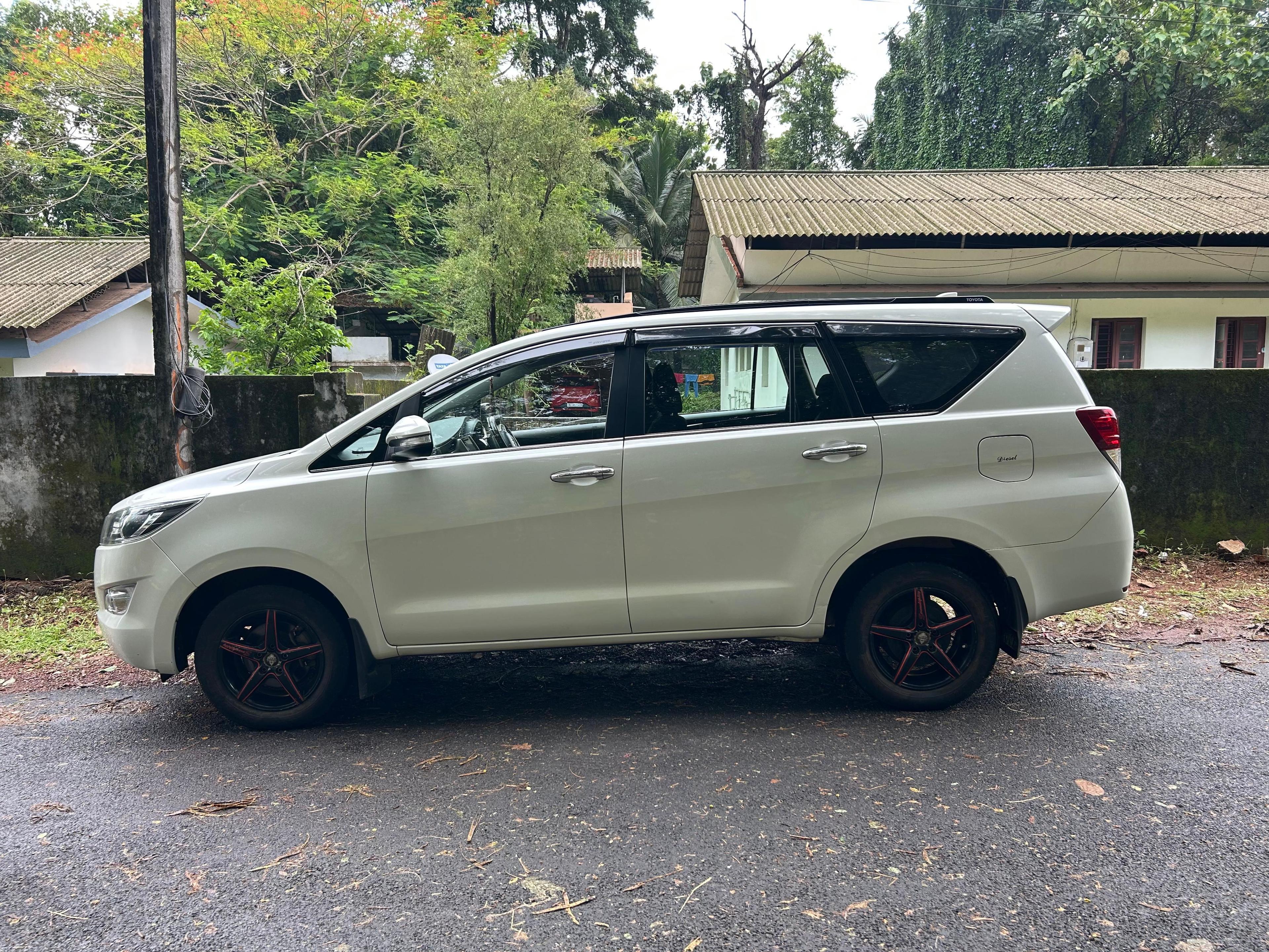 यूज़्ड 2016 टोयोटा इनोवा क्रिस्टा, Pallikunnu, Kannur 1 यूज़्ड 2016 टोयोटा इनोवा क्रिस्टा, Pallikunnu, Kannur 1