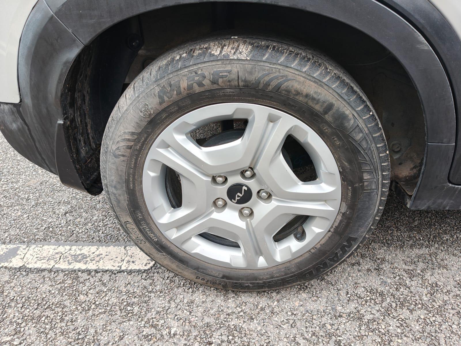 यूज़्ड 2023 किया सॉनेट, Noida New Delhi 8 यूज़्ड 2023 किया सॉनेट, Noida New Delhi 8